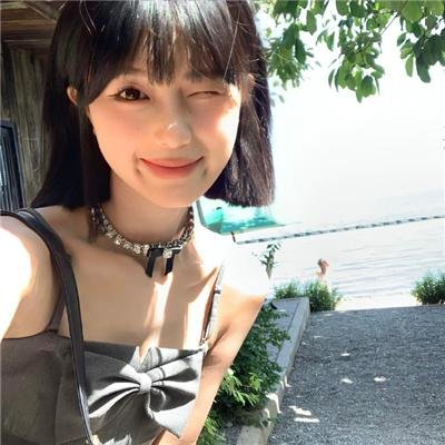 某僵尸少女的灾难海报